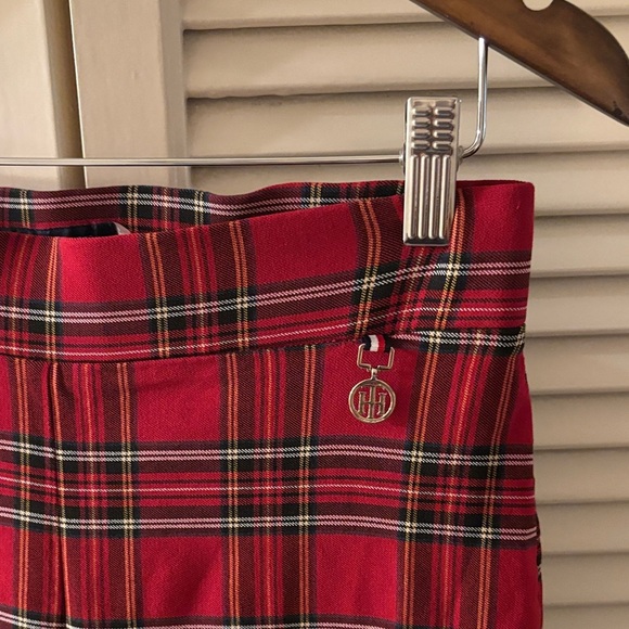 Tommy Hilfiger Red & Black Plaid Pull-On Mid-Rise Pants SZ 6 Holidays Office - Picture 5 of 8